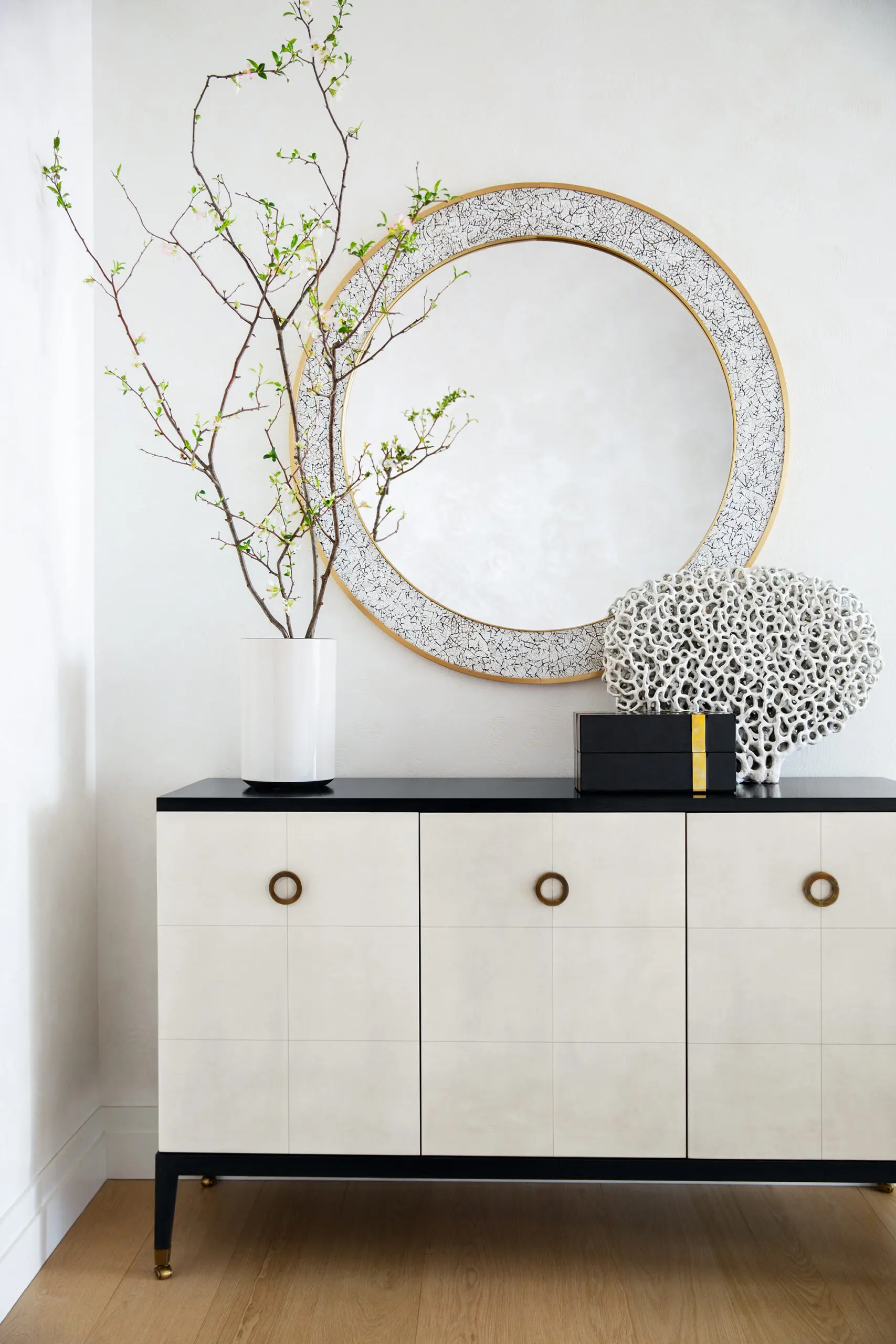 Jamie Drake. Light Bright + Brilliant. Photogrpahy by Brittany Ambridge