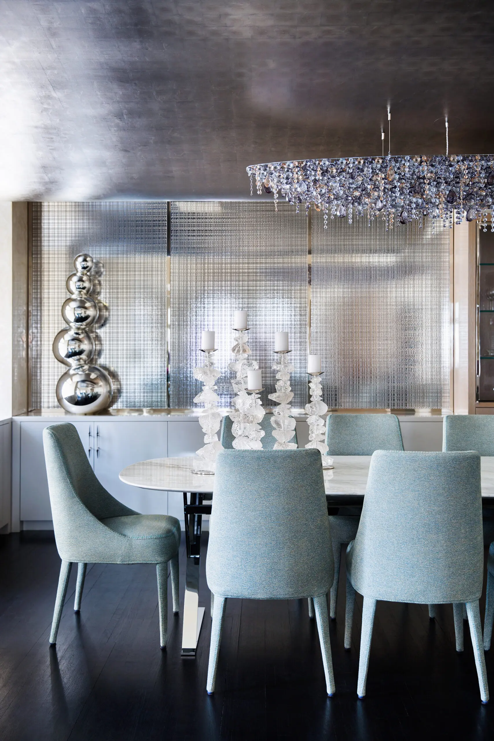 A well feathered empty next designed by Jamie Drake and photographed by Brittany Ambridge
