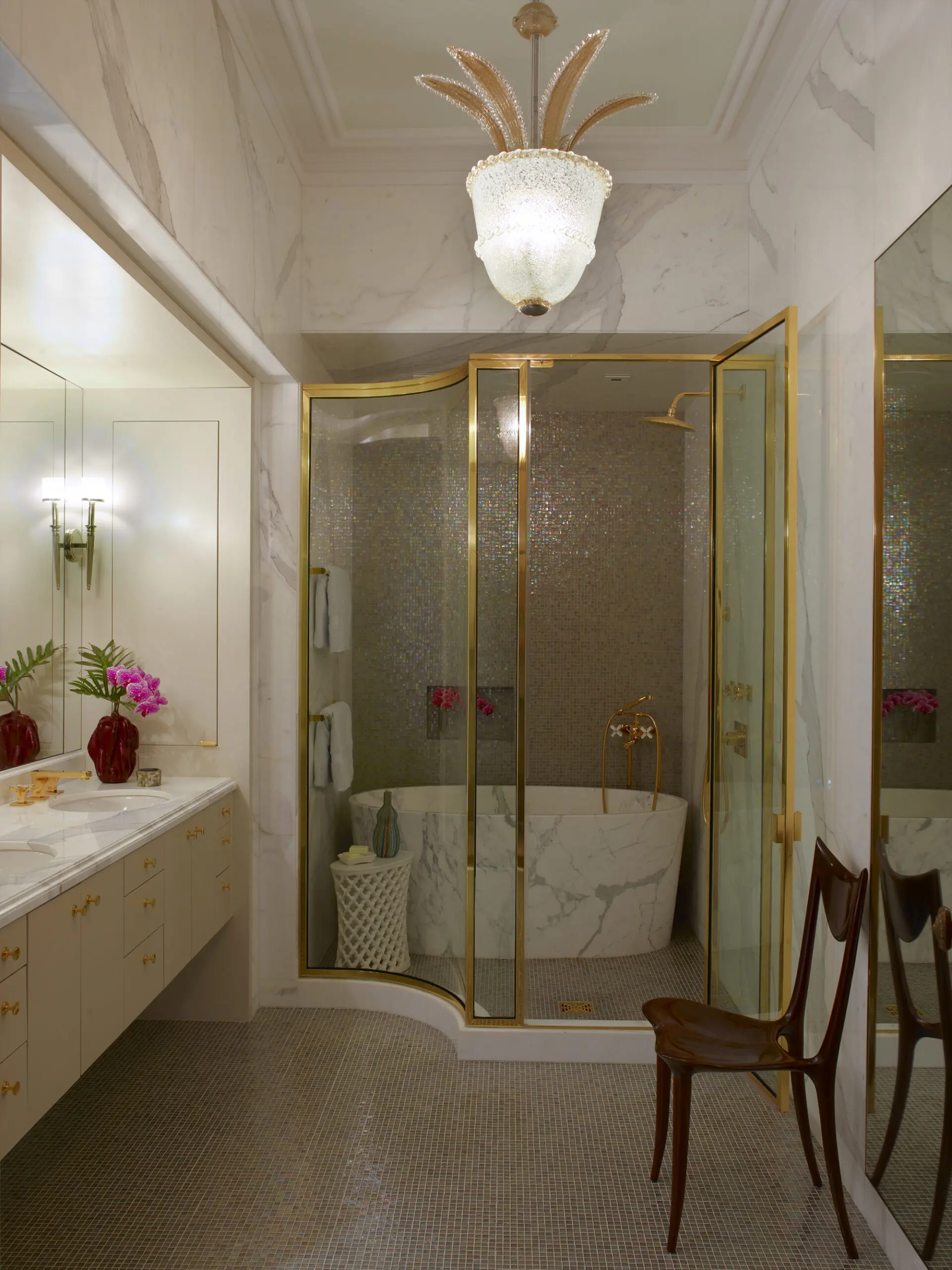 Jamie Drake Design. Landmark Living Photography by William Waldron.